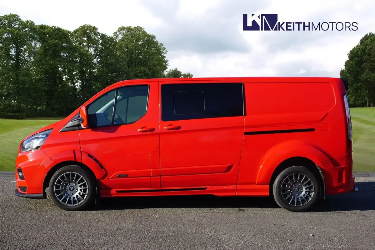 Used Ford Transit Custom Limited 185 HP (136 kW) 2020 Red Van