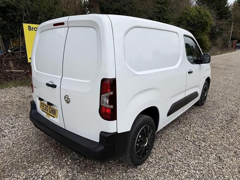 Second-hand Vauxhall Combo Edition 75 CP (55 kW) 2020 Alb Van