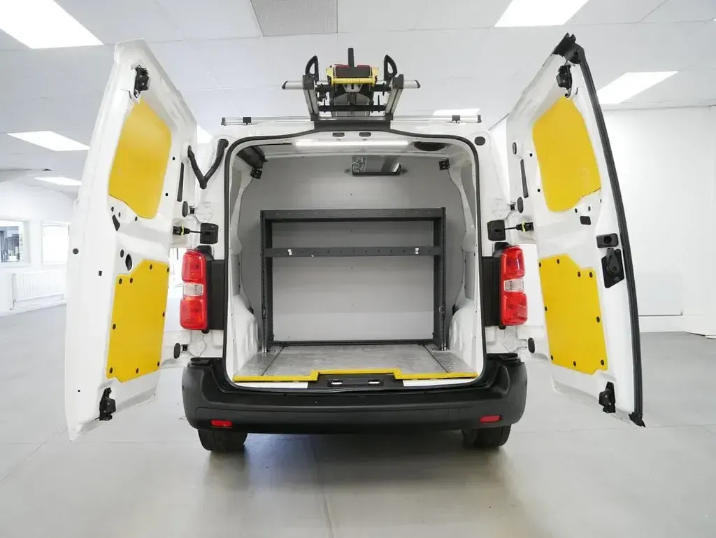 Used Peugeot Expert 120 HP (88 kW) 2021 White Van