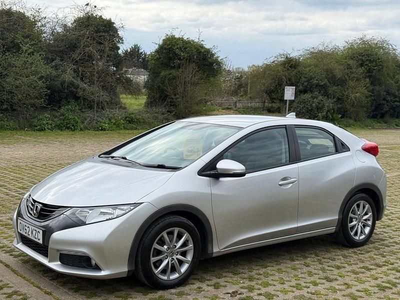 Begagnad Honda Civic EX 142 HK (104 kW) 2012 Silver Halvkombi