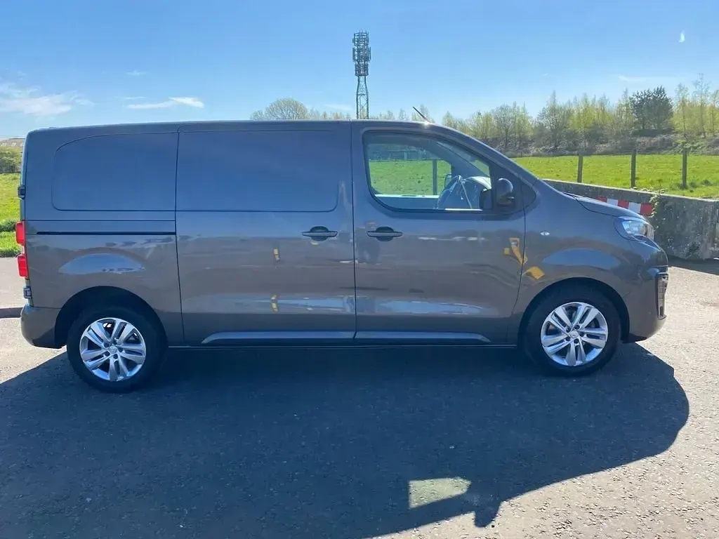 Second-hand Peugeot Expert Premium 145 CP (106 kW) 2021 Gri Van