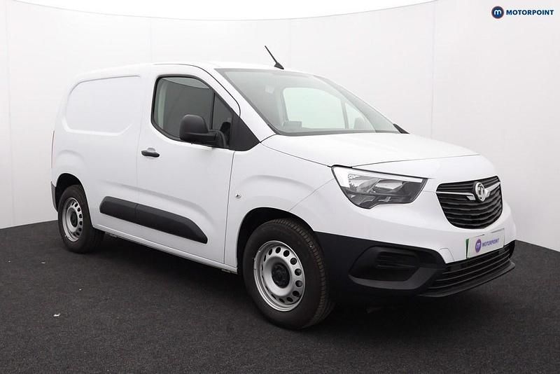 White New 2024 Vauxhall Combo MPV | £11,499 (Super price) - Image 1/4
