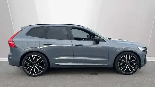 Usado Volvo XC60 R-Design Pro 194 HP (142 kW) 2022 Cinzento SUV
