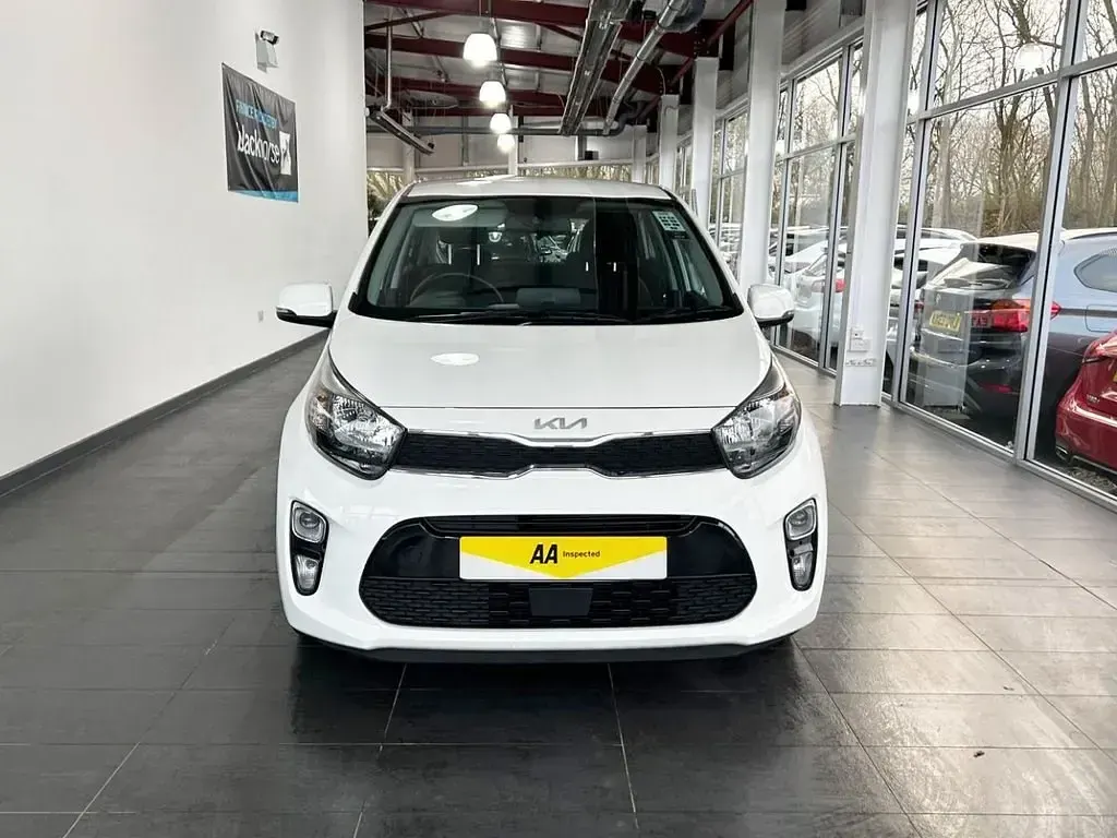 Second-hand Kia Picanto 66 CP (48 kW) 2023 Alb Hatchback