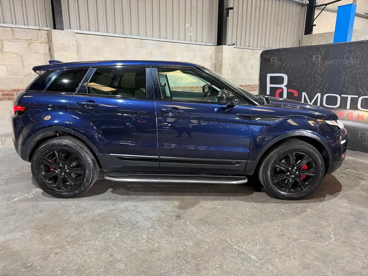 Used Land Rover Range Rover evoque SE 180 HP (132 kW) 2017 Blue SUV