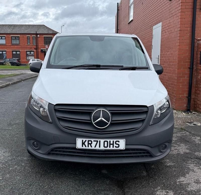 Used Mercedes Vito Progressive 160 HP (117 kW) 2021 White Van