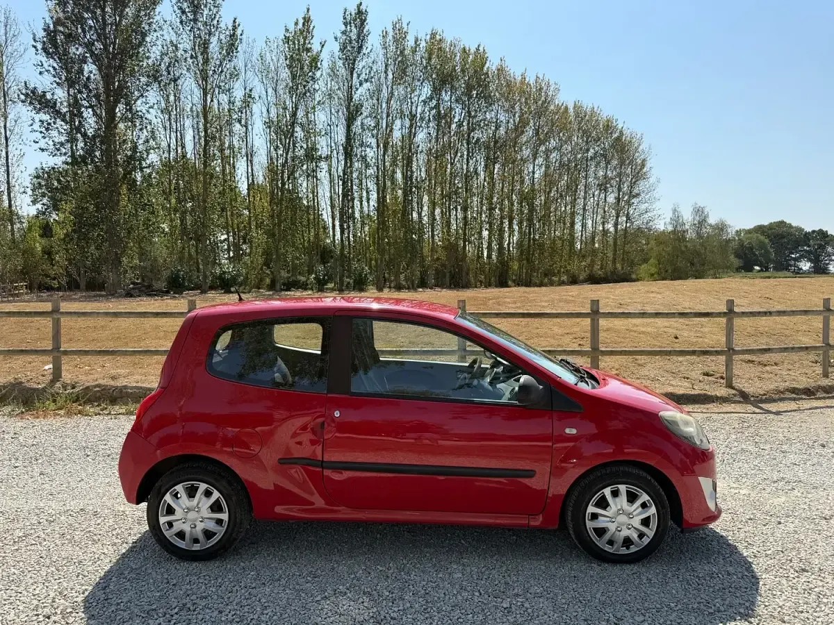 Used Renault Twingo Extreme 58 HP (42 kW) 2008 Red Hatchback