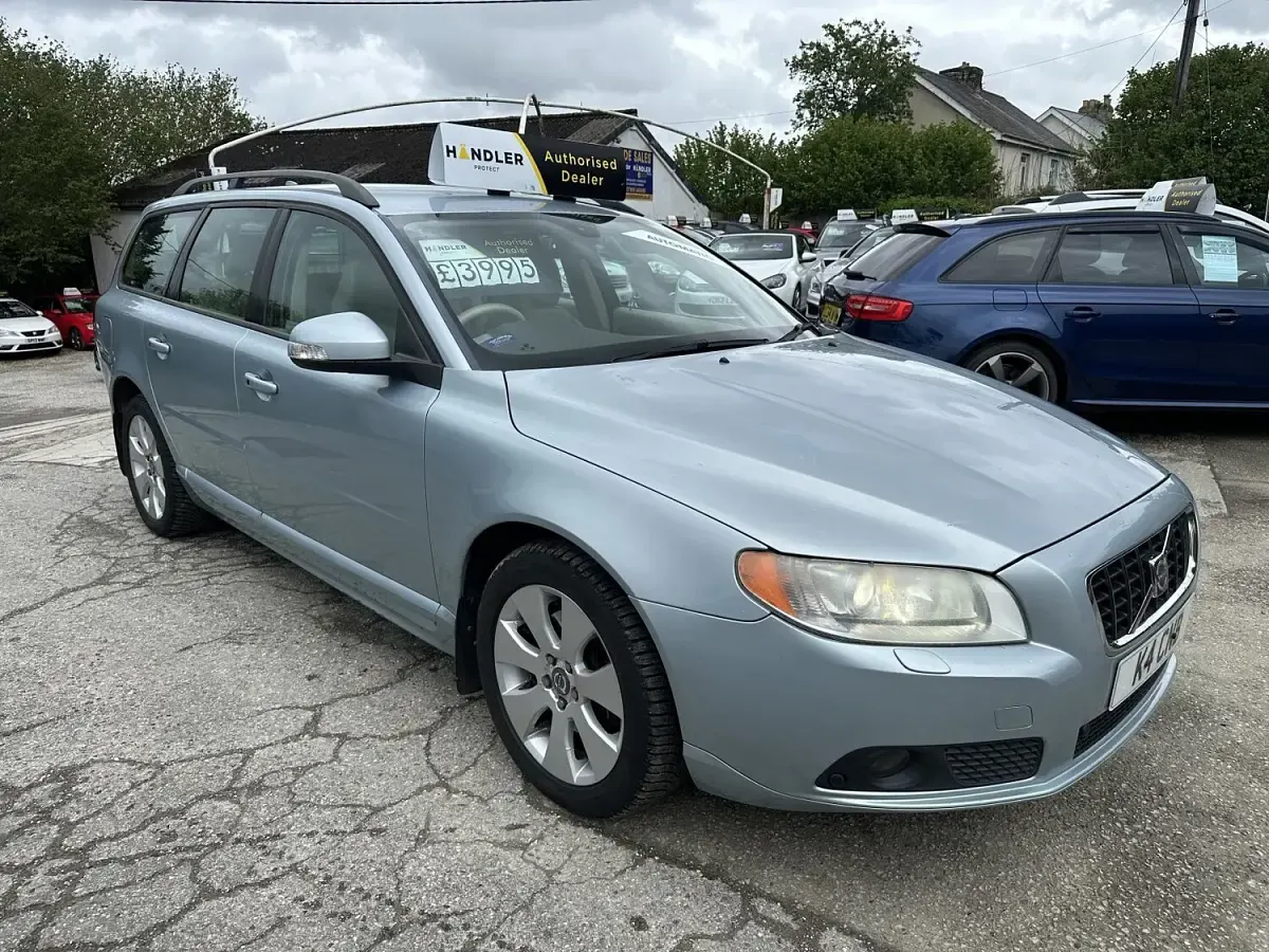 Used Volvo V70 SE 2007 Blue Estate