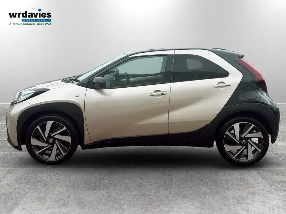 Used Toyota Aygo X 72 HP (52 kW) 2024 Beige SUV