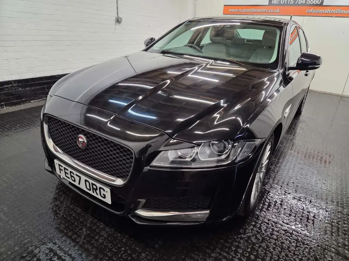 Używany Jaguar XF Prestige 200 KM (147 kW) 2017 Czarny Sedan/Limuzyna