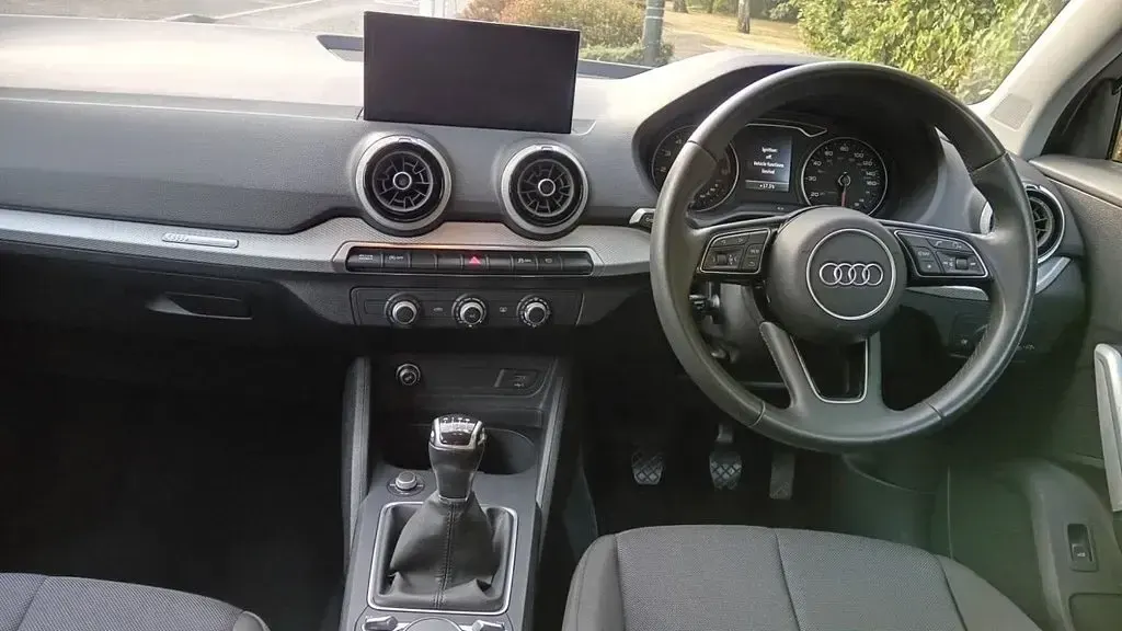 Used Audi Q2 Design 110 HP (80 kW) 2022 Silver SUV