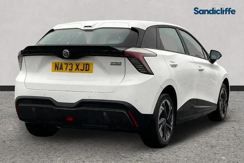 Used MG MG4 EV SE 125 kW (170 HP) 2023 Solid  arctic white Hatchback
