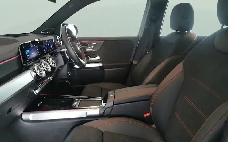 Usado Mercedes EQB300 AMG line 167 kW (228 HP) 2025 Cinzento SUV