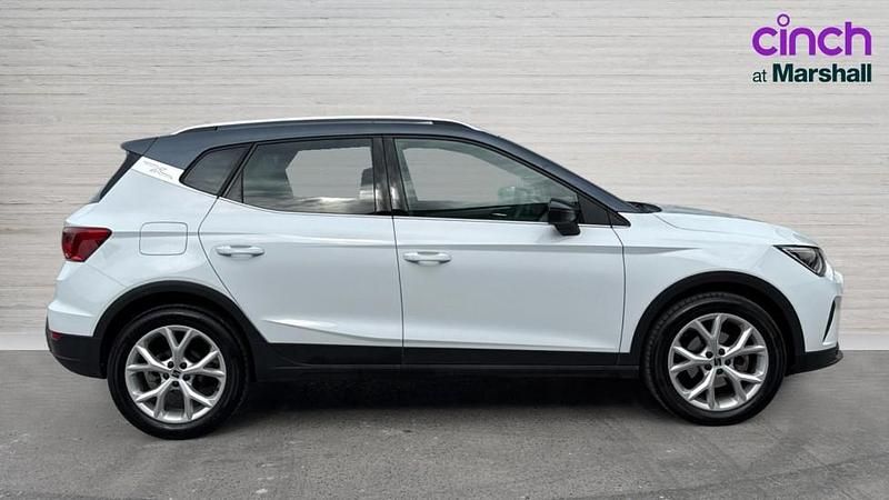 Used Seat Arona FR 110 HP (80 kW) 2023 White SUV