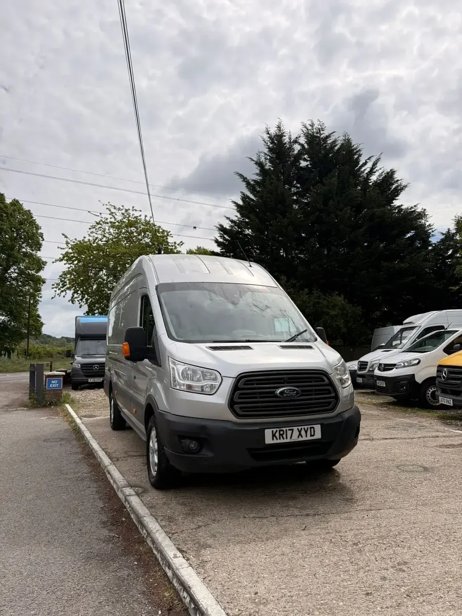 Begagnad Ford Transit 170 HK (125 kW) 2017 Silver Van