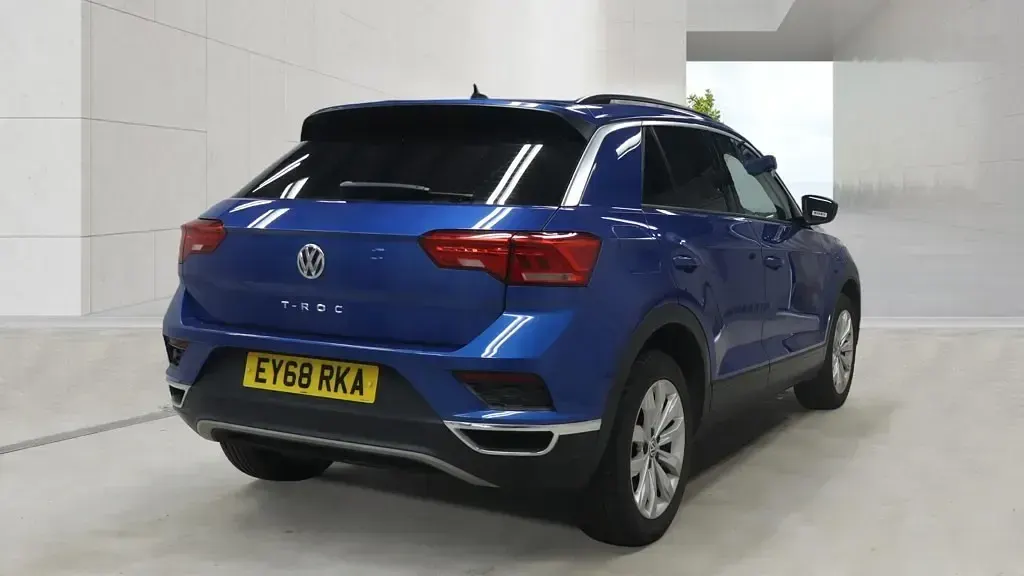 Used VW T-Roc SE 115 HP (84 kW) 2018 Blue SUV