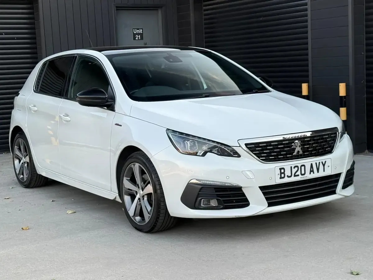Used Peugeot 308 GT-line 129 HP (94 kW) 2020 White Hatchback