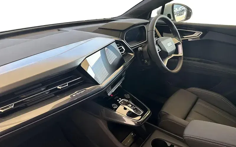 New Audi Q4 e-tron S-Line 150 kW (204 HP) 2026 SUV