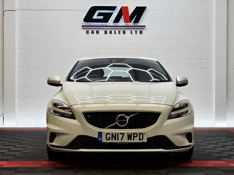 Used Volvo V40 R-Design 2017 White Hatchback