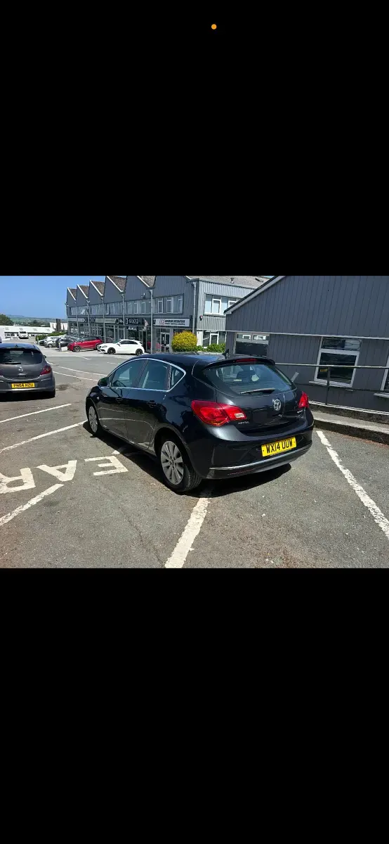Used Vauxhall Astra 130 HP (95 kW) 2014 Black Hatchback