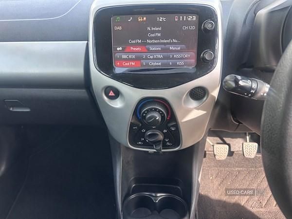 Used Peugeot 108 Active 68 HP (50 kW) 2015 Silver Hatchback