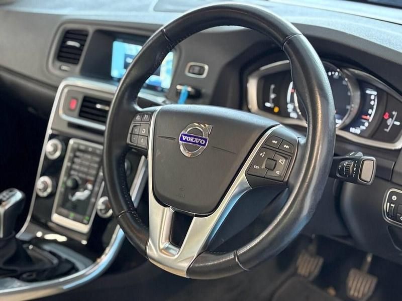 Used Volvo S60 SE Lux 190 HP (139 kW) 2016 Gold Sedan