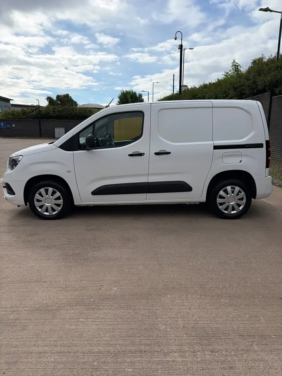 Used Vauxhall Combo Sportive 100 HP (73 kW) 2022 White MPV