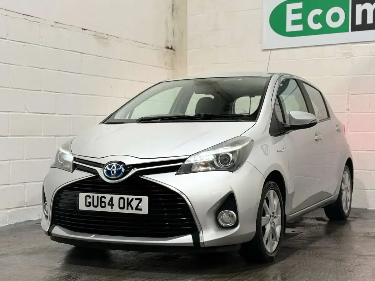 Used Toyota Yaris 101 HP (74 kW) 2014 Silver Hatchback