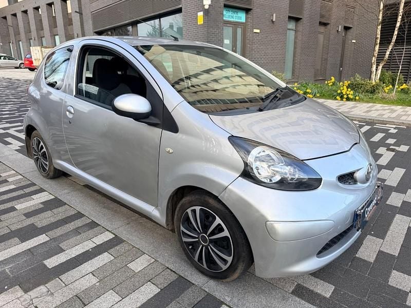 Used Toyota Aygo 67 HP (49 kW) 2006 Silver Hatchback