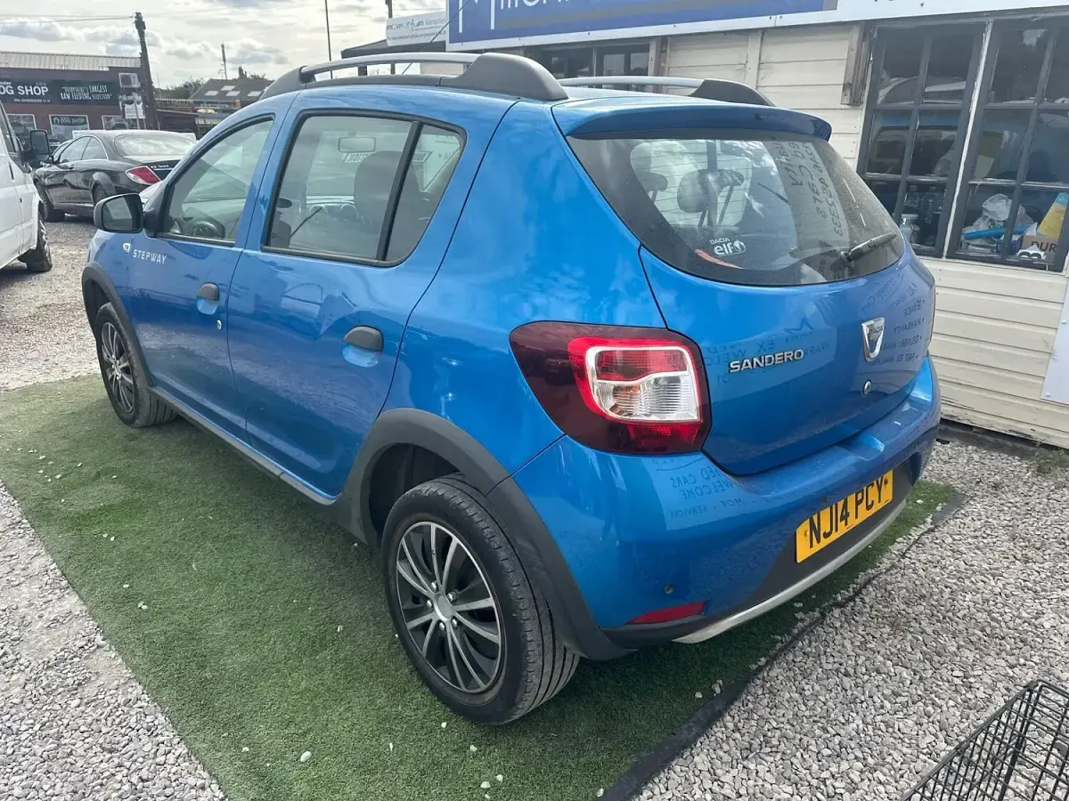 Used Dacia Sandero Lauréate 2014 Blue Hatchback