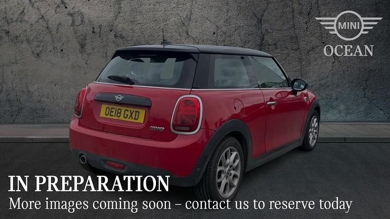 Usado Mini Cooper Hatch 134 CV (98 kW) 2018 Rojo Utilitario