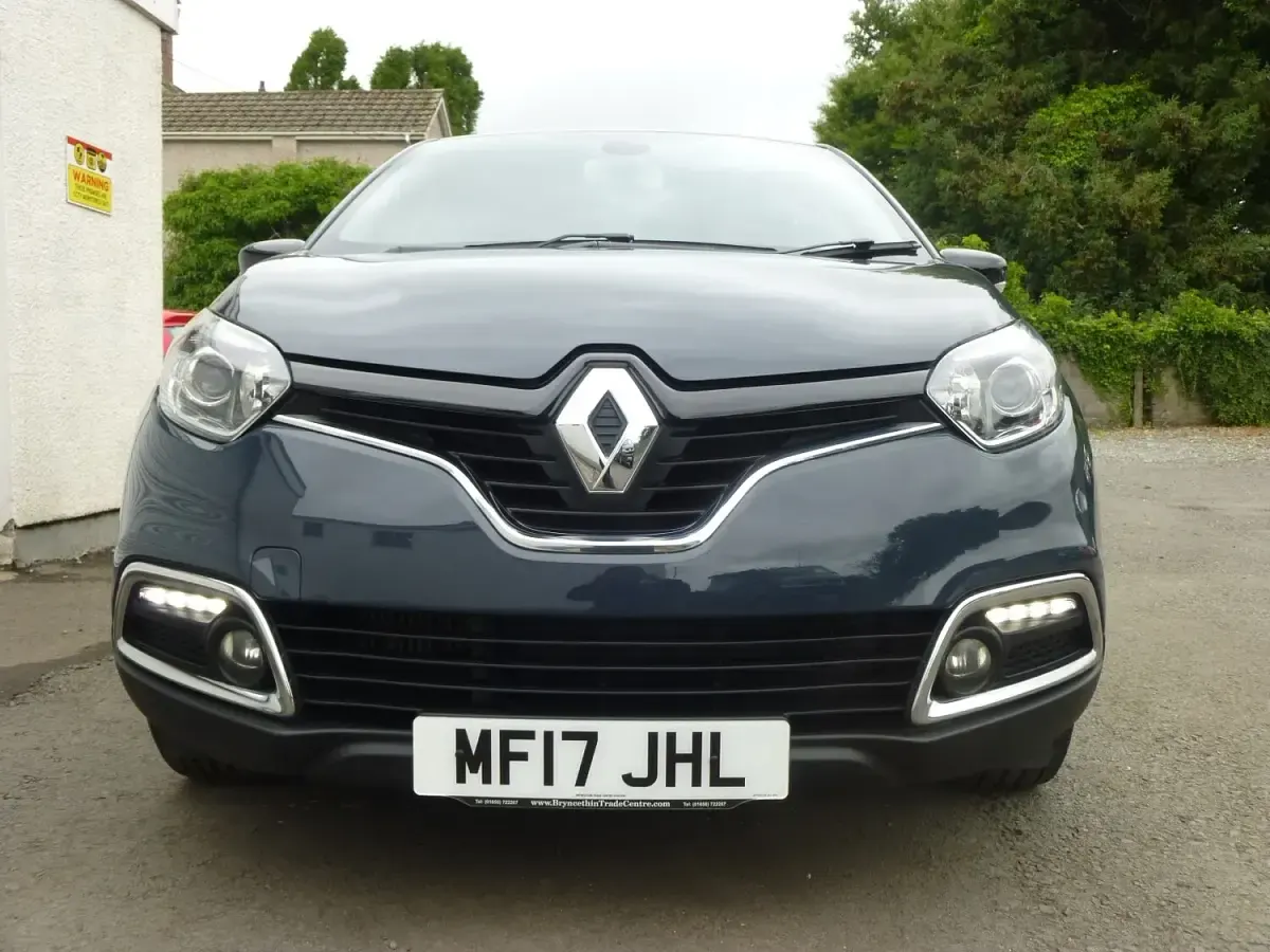 Used Renault Captur Dynamique 90 HP (66 kW) 2017 Blue SUV
