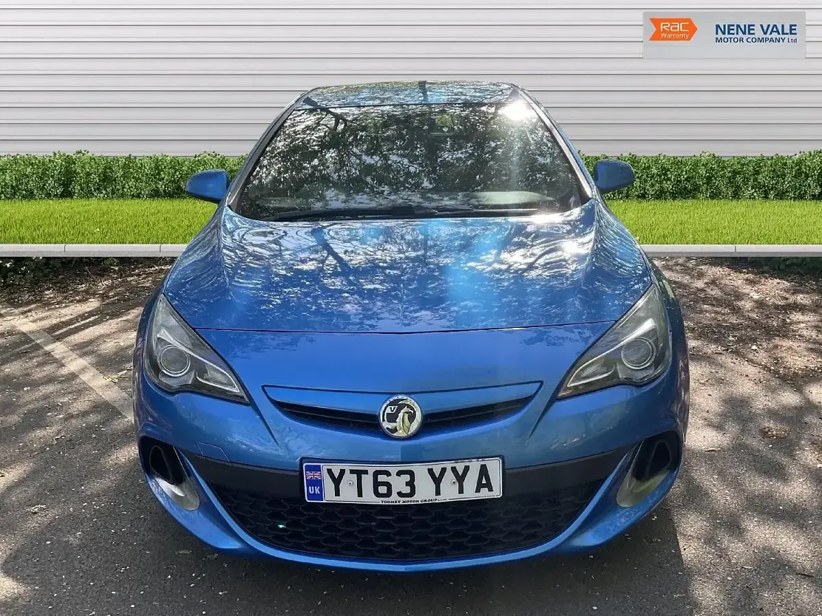 Second-hand Vauxhall Astra GTC S 2013 Albastru Hatchback