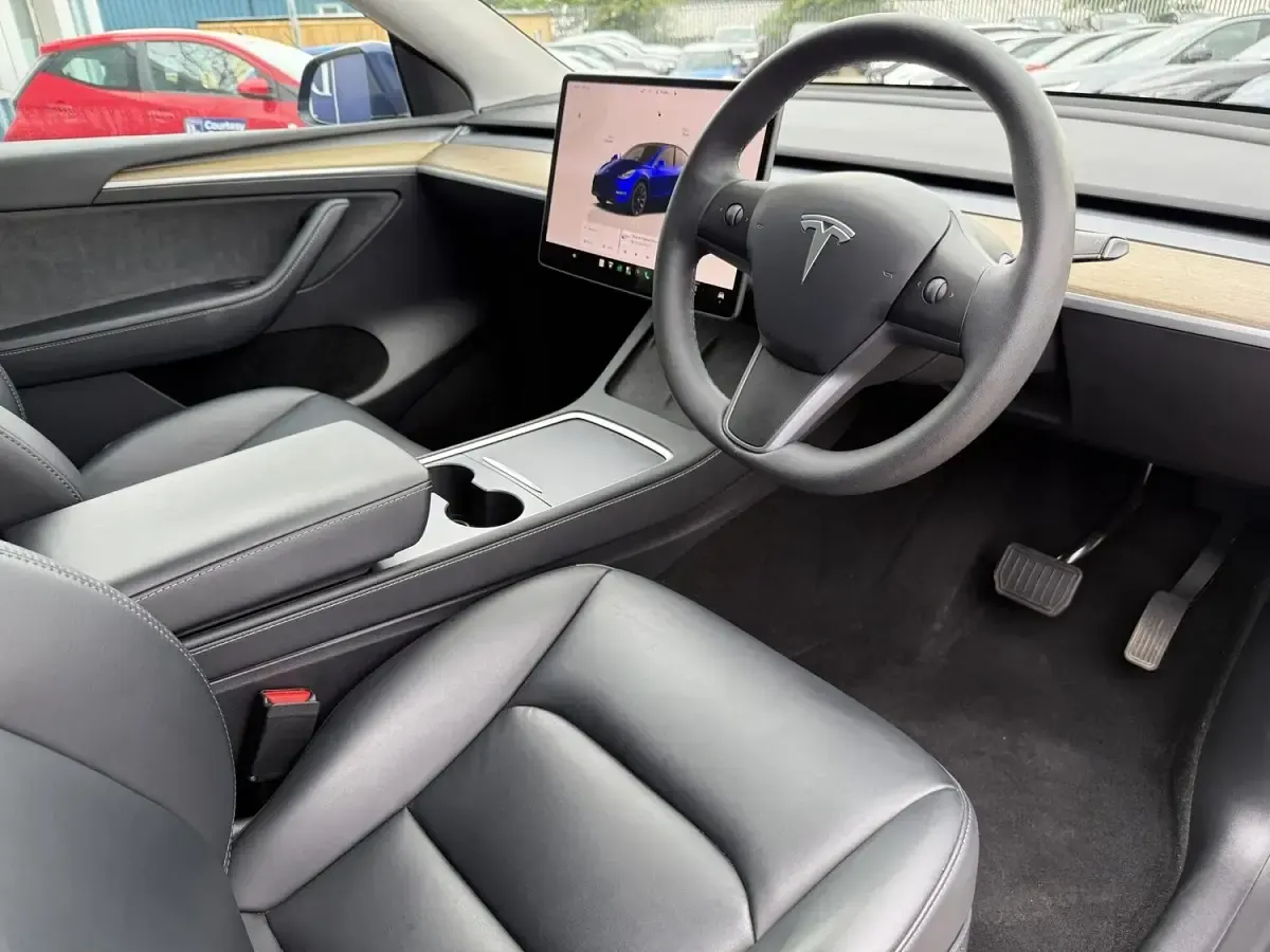 Used Tesla Model Y 282 kW (384 HP) 2023 Blue SUV