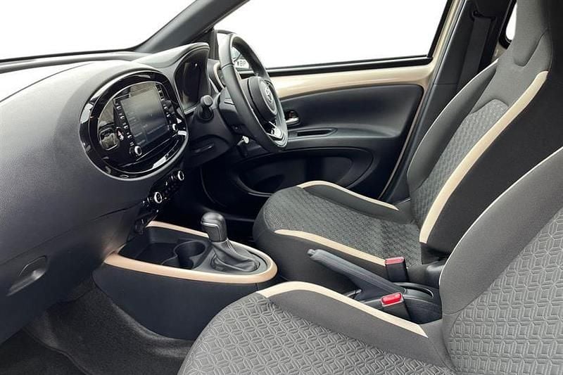 Used Toyota Aygo X 72 HP (52 kW) 2024 Ginger beige with black SUV
