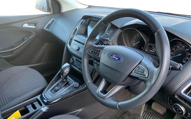 Used Ford Focus Titanium 125 HP (91 kW) 2017 Silver Hatchback