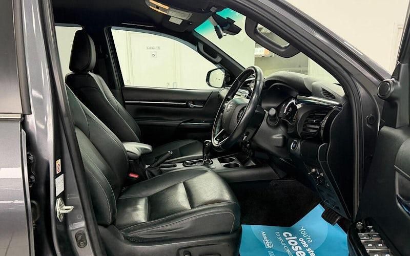 Used Toyota HiLux 150 HP (110 kW) 2020 Pickup