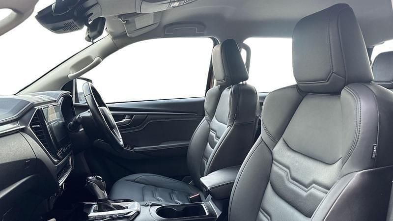 Used Isuzu D-Max 163 HP (119 kW) 2024 Red Pickup