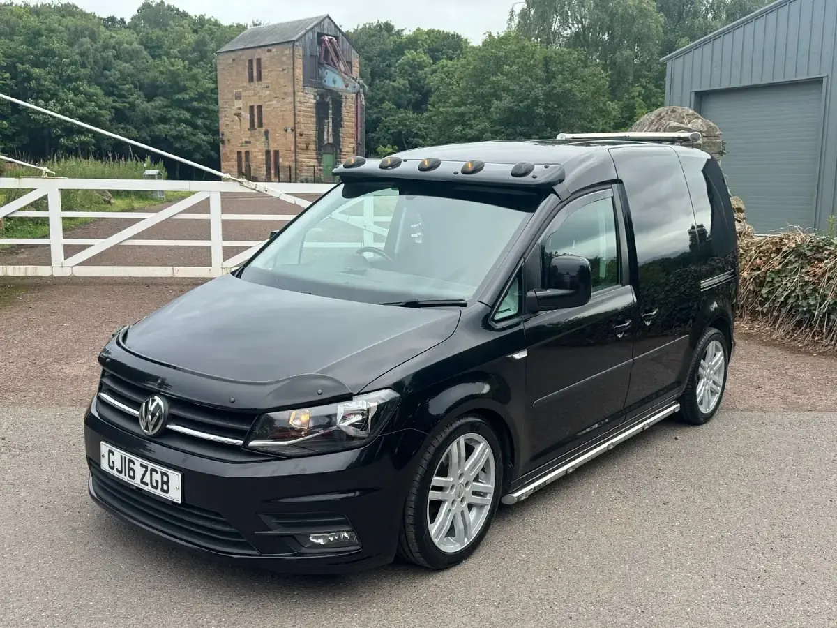 Used VW Caddy Highline 150 HP (110 kW) 2016 Black MPV