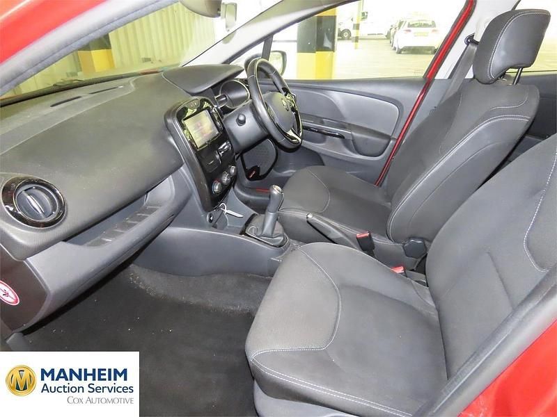 Used Renault Clio IV Dynamique 75 HP (55 kW) 2016 Red Hatchback