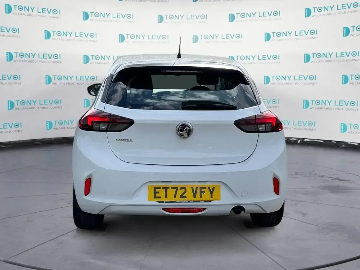 Używany Vauxhall Corsa Design Edition 99 KM (72 kW) 2022 Biały Hatchback
