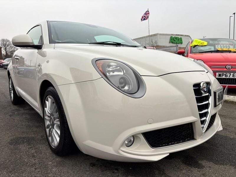 Used Alfa Romeo MiTo Sprint 85 HP (62 kW) 2014 White/black Hatchback