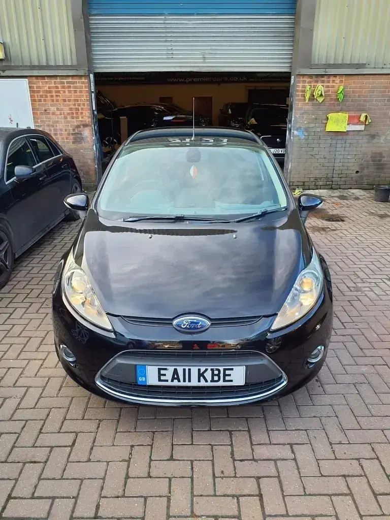 Używany Ford Fiesta Titanium 94 KM (69 kW) 2011 Czarny Hatchback