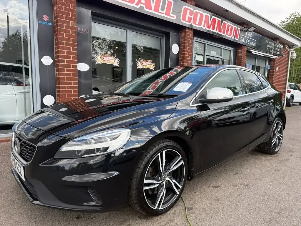 Used Volvo V40 R-Design Pro 122 HP (89 kW) 2018 Black Hatchback