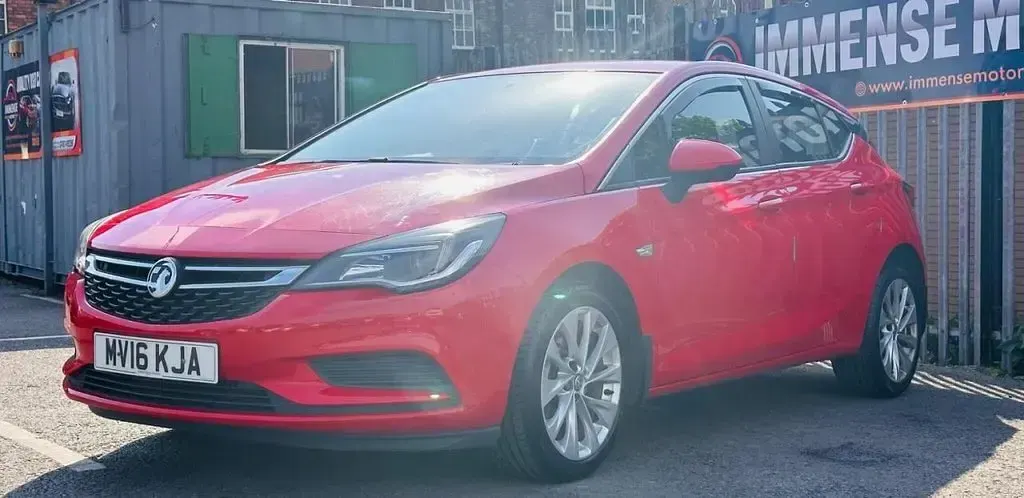 Used Vauxhall Astra 125 HP (91 kW) 2016 Red Hatchback