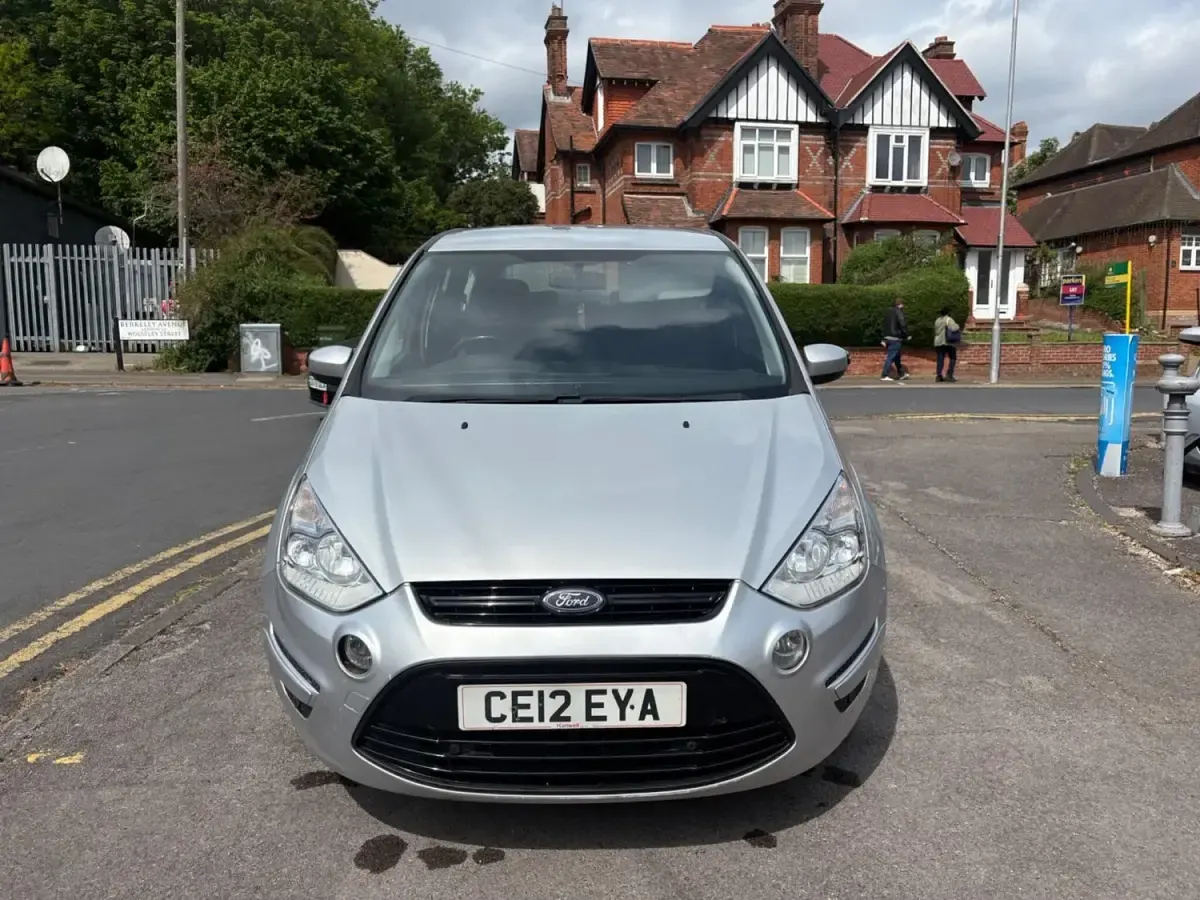 Begagnad Ford S-MAX Zetec 140 HK (102 kW) 2012 Silver Minibuss