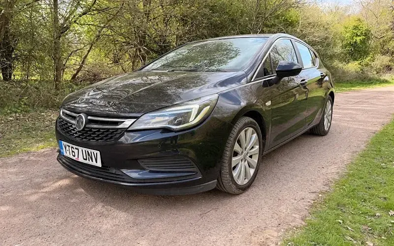 Usado Vauxhall Astra Design Edition 110 HP (80 kW) 2019 Citadino