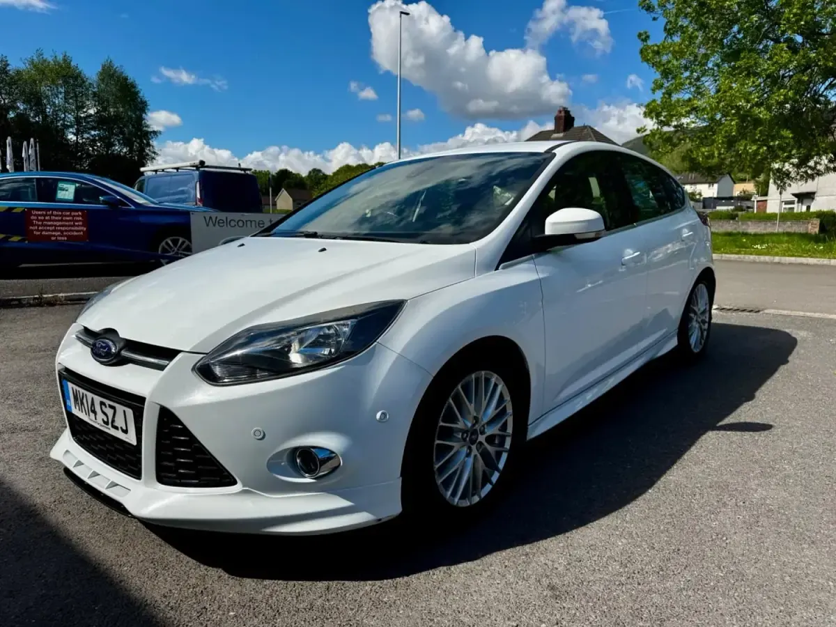 Gebraucht Ford Focus Zetec 2014 Weiß Kleinwagen