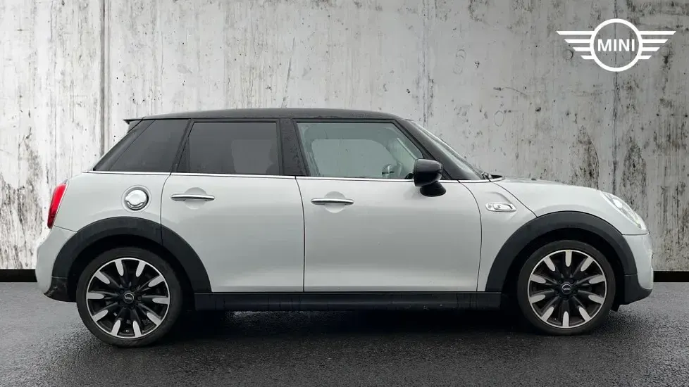 Usado Mini Cooper S Exclusive 189 CV (139 kW) 2020 Plateado Utilitario