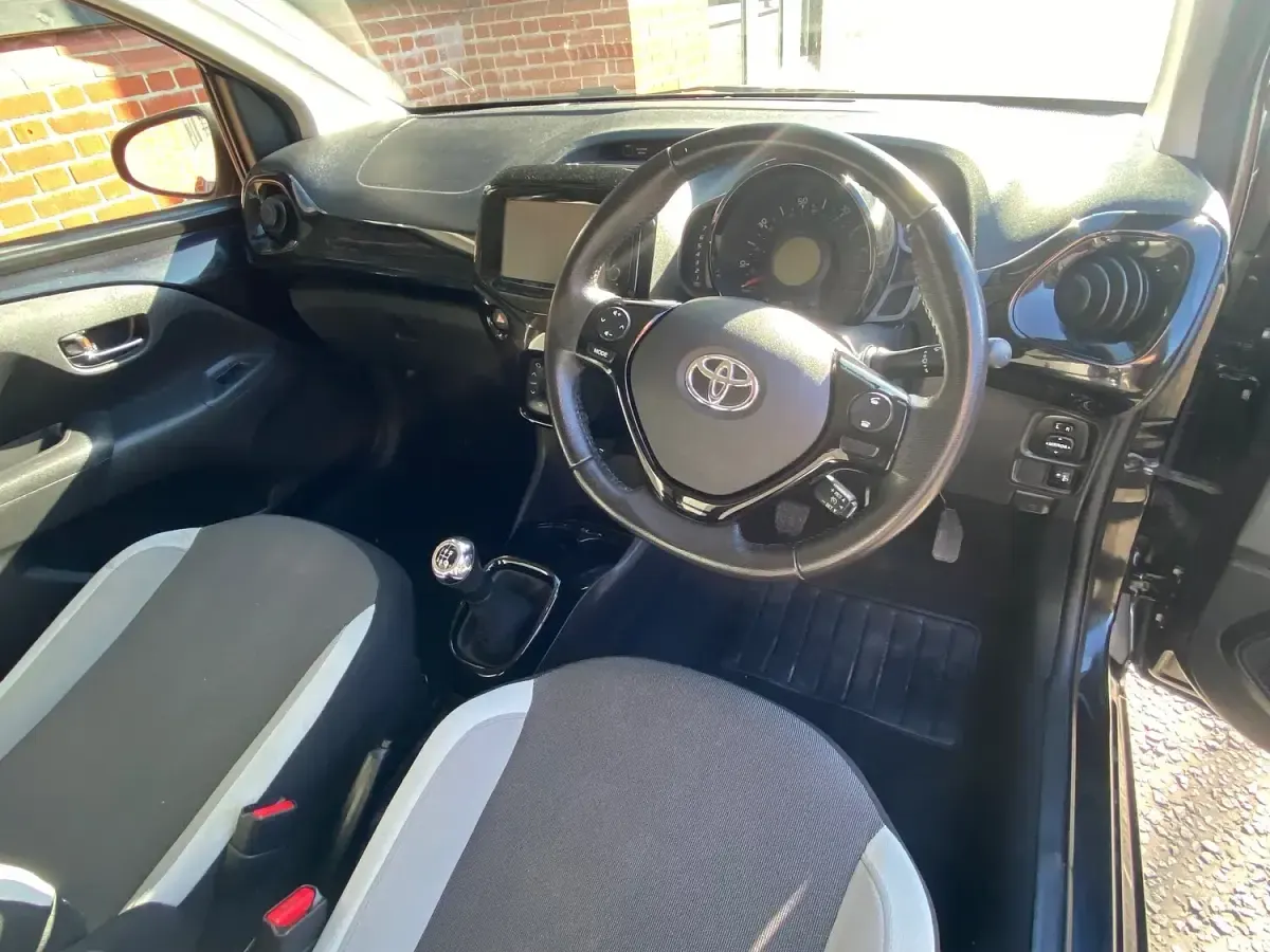 Used Toyota Aygo x-press 68 HP (50 kW) 2018 Black Hatchback